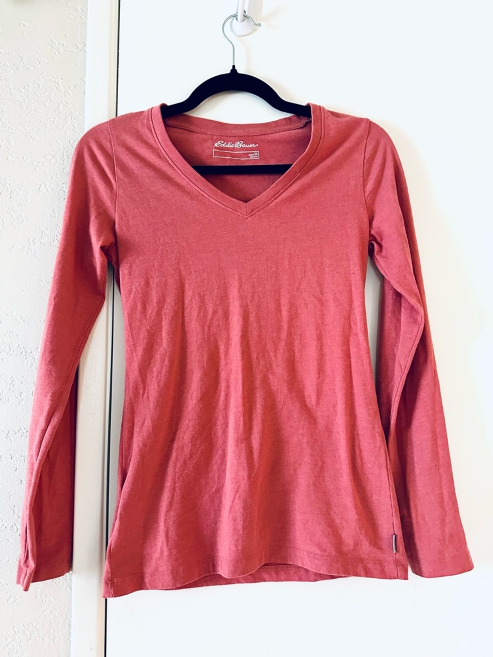 Eddie Bauer Women's Long-Sleeve V-Neck Tee Size XS in Desert Rose